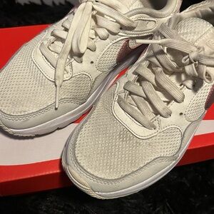 Nike Women's Cream and Pink Air Max